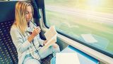 Was ist besser, als schon einmal für das neue Jahr aufzuräumen? Bahnfahrten eignen sich super, um das eigene Leben zu sortieren: Das E-Mail-Postfach aufräumen (dazu braucht man kein Wlan!), ToDo-Listen für die Weihnachts- und Silvesterfeier aufschreiben, die Urlaubsfotos sortieren. Auf der Fahrt bliebt Zeit für alles, was sonst im Alltag unter den Tisch fällt und dann doch nie erledigt wird.