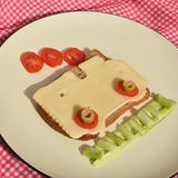 Gerade vor Weihnachten, aber auch generell, bieten sich Bahnfahrten zum kreativ werden an: Das Weihnachtsgeschenk für die Oma, das Geburtstagsgeschenk für die Freundin oder die Einkaufsliste für die kommende Woche. Es gibt so viele Dinge, die wir täglich planen – warum also nicht mal auf die Bahnfahrt verschieben?