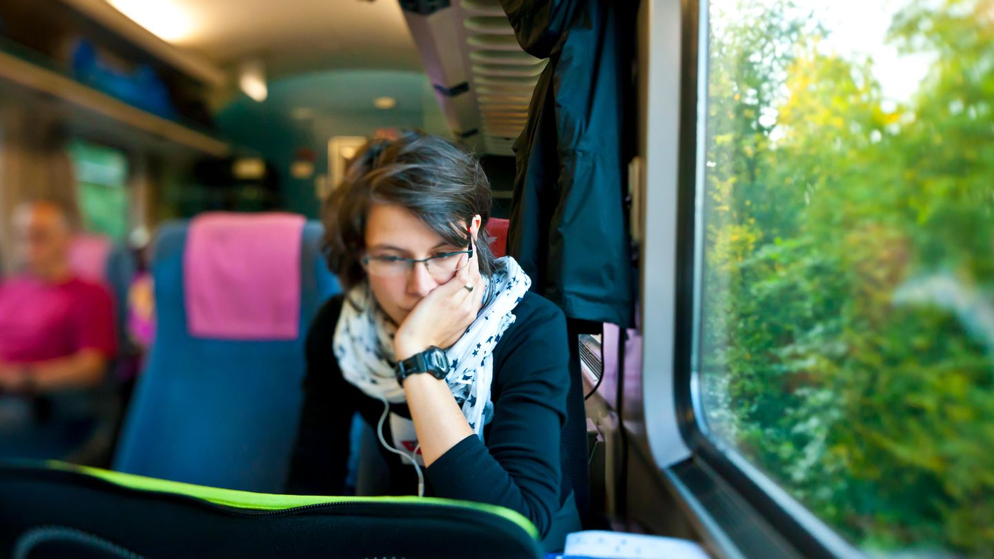 Driving Home: Last but not least (und auch nur, wenn es wirklich sein muss): Arbeiten. Auch ohne Internet lassen sich Texte lesen und schreiben, Präsentationen erstellen oder Projekte planen. Doch in Vorbereitung auf eine entspannte Weihnachtszeit sollte man diesen Tipp mindestens mit einem der anderen neun kombinieren! Last but not least (und auch nur, wenn es wirklich sein muss): Arbeiten. Auch ohne Internet lassen sich Texte lesen und schreiben, Präsentationen erstellen oder Projekte planen. Doch in Vorbereitung auf eine entspannte Weihnachtszeit sollte man diesen Tipp mindestens mit einem der anderen neun kombinieren!