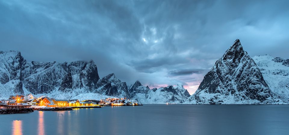 Das Insel Sakrisøy auf den Lofoten: eines der vielen Motive aus dem Bildband "Faszination Nordnorwegen" von Thomas Kleine