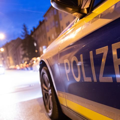 Polizeiwagen im Nürnberger Stadtteil St. Johannis, wo die Attacken stattfanden