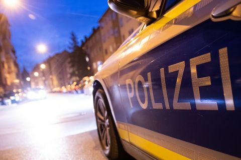 Polizeiwagen im Nürnberger Stadtteil St. Johannis, wo die Attacken stattfanden