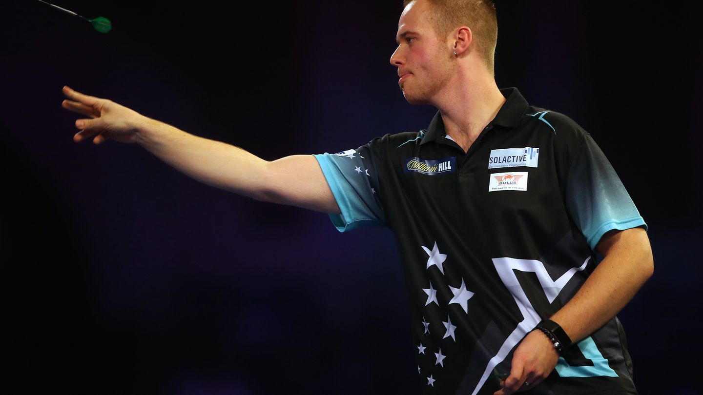 15. Dezember  Max Hopp gelingt ein souveräner Auftakt-Erfolg  Der beste deutsche Darts-Profi Max Hopp hat bei der WM in London die dritte Runde erreicht. Der 22 Jahre alte Hesse besiegte den Niederländer Danny Noppert glatt mit 3:0 und verbuchte damit einen erfolgreichen Auftakt in das wichtigste Turnier des Jahres. Im Alexandra Palace glänzte "The Maximiser" mit einer überragenden Finishquote, traf mehr als 52 Prozent seiner Versuche auf das Doppel. In Runde drei könnte Hopp ein echtes Spitzenspiel gegen den niederländischen Superstar Michael van Gerwen erwarten. Der Weltranglistenerste muss am Abend (23.00 Uhr/Sport1 und DAZN) nur noch die Pflichtaufgabe gegen Alan Tabern aus England meistern. Das  Duell zwischen van Gerwen und Hopp würde in der kommenden Woche am Samstagabend stattfinden.