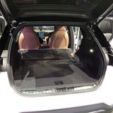 Der Kofferraum fasst zwischen 672 und 1.433 Litern