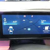 Der Bildschirm hinter dem Lenkrad des Nio ES6 entspricht dem des ES8