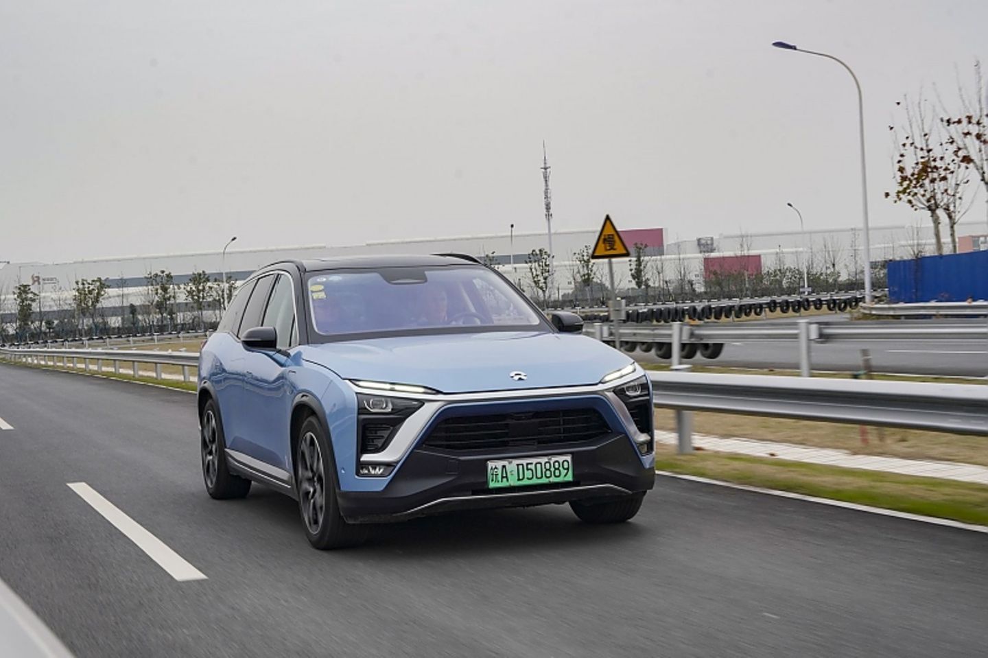 Der ES8 soll dank des neuesten Mobileye EyeQ4-Chips und 23 Sensoren autonome Fahrfunktionen, wie zum Beispiel den Stauassistenten beherrschen Der ES8 soll dank des neuesten Mobileye EyeQ4-Chips und 23 Sensoren autonome Fahrfunktionen, wie zum Beispiel den Stauassistente