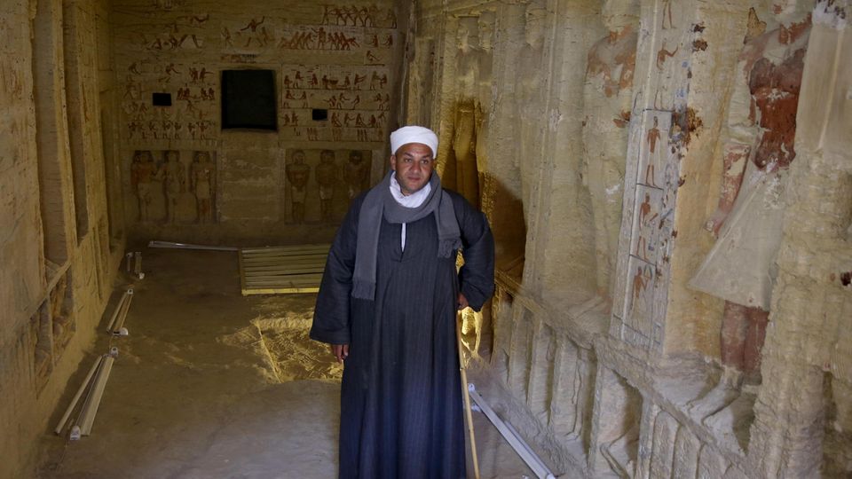 Grabstätte in Ägypten entdeckt Forscher steht in kürzlich entdeckter Grabstätte
