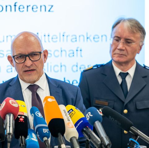 Thilo Bachmann (l), Leitender Kriminaldirektor und Roman Fertinger, Polizeipräsident des Polizeipräsidiums Mittelfranken