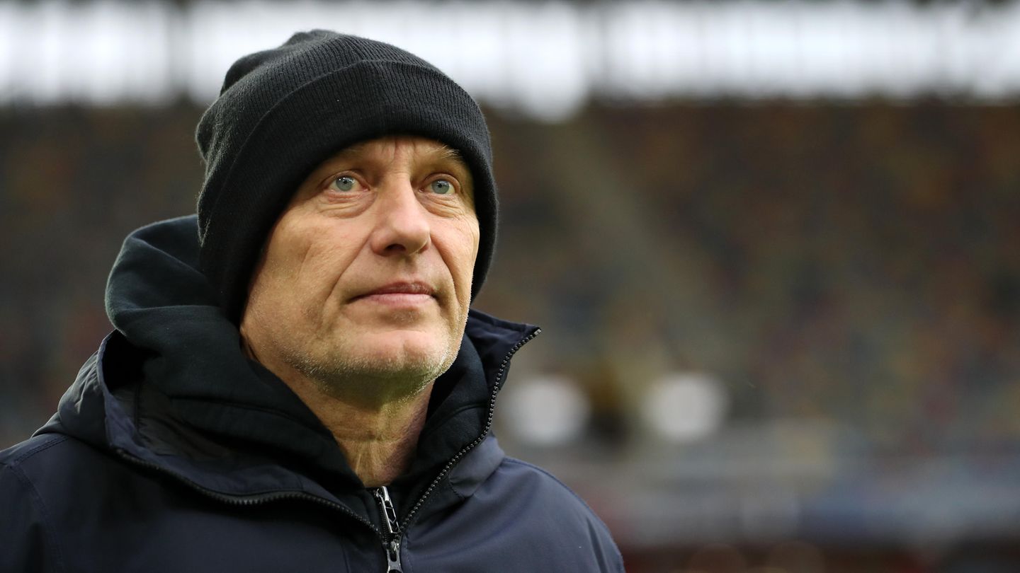 "Die Mannschaft war schwach. Und ich war es wohl auch. Sonst spielt eine Mannschaft nicht so."  (Freiburgs Trainer Christian Streich nach dem 0:2 in Düsseldorf)