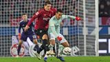 "Der Lamborghini war vollgetankt, und unser Trabbi war ein bisschen leer."  (Hannovers Pirmin Schwegler(l.) nach dem 0:4 gegen Bayern München)