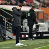 Verlierer des Tages  Trainer Tedesco bekommt die Probleme nicht in den Griff. Zahlreiche Spieler laufen ihrer Form hinterher, die Mannschaft hat in der Offensive keine Durchschlagskraft und die Abwehr, das Paradestück der vergangenen Vize-Meister-Saison, ist löchrig. Nachdem sich die Kritik zunächst auf den Trainer richtete ... 