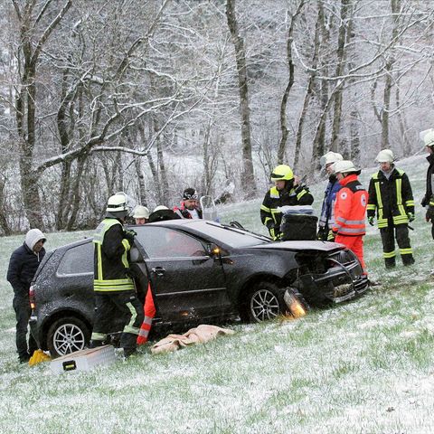 Eisglätte - Glättegefahr - rutschige Straßen- Deutschland