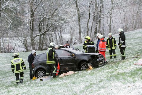 Eisglätte - Glättegefahr - rutschige Straßen- Deutschland