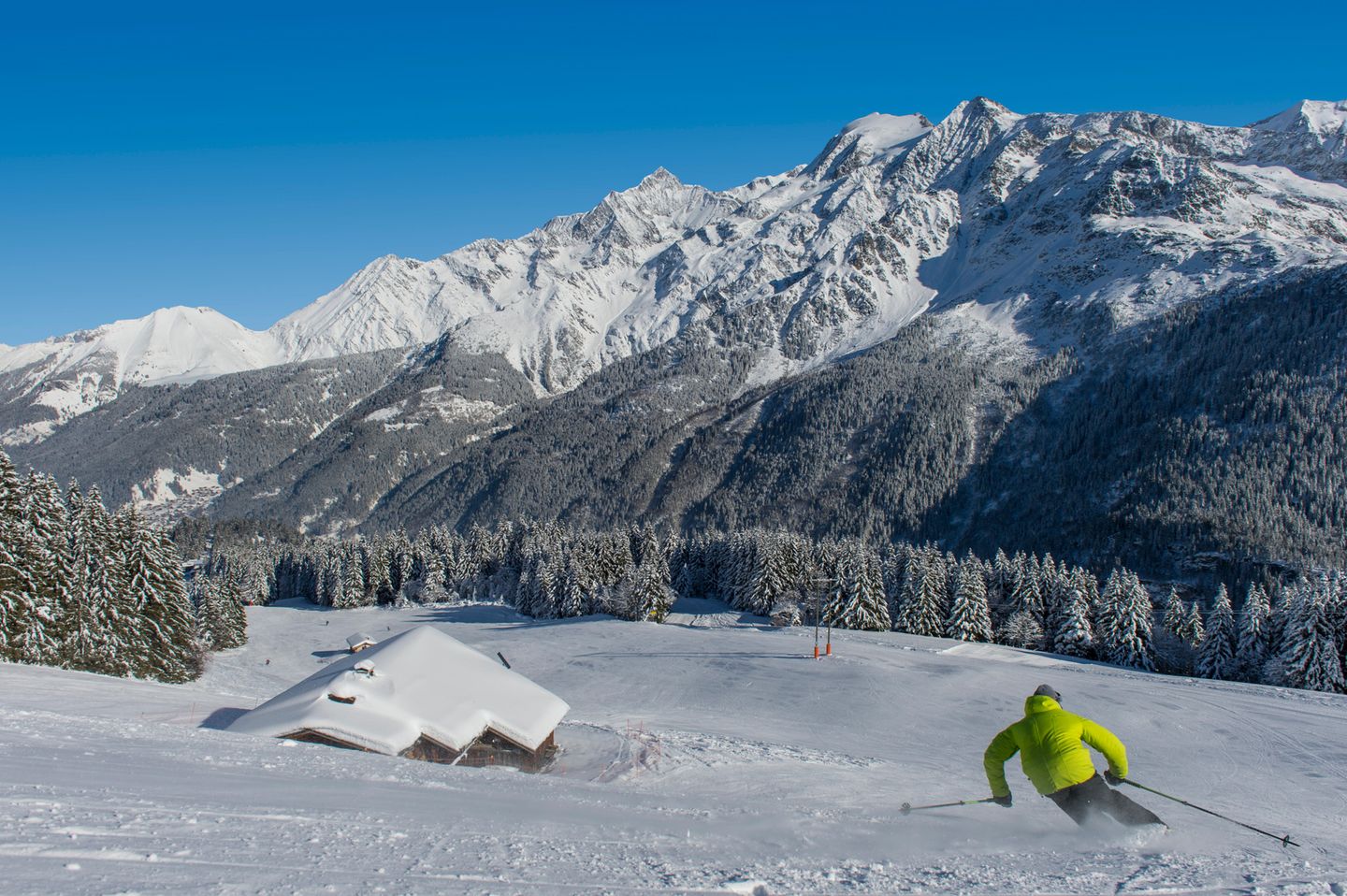 Überragend: Von der Piste "Signal" blicken Skifahrer auf das Mont-Blanc-Massiv