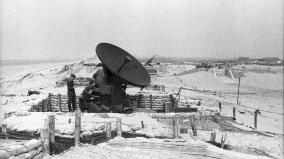 Ein deutsches "Würzburg"-Radar am Atlantikwall.