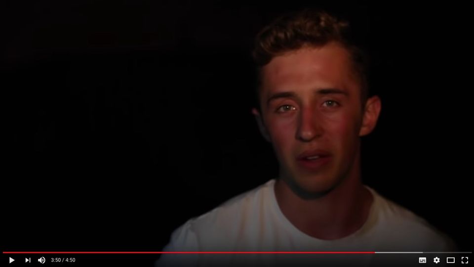 Gedicht auf Youtube: Poetry-Slammer berichtet schonungslos ehrlich von seiner Pornosucht