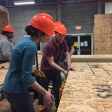 Die Studenten hatten eine Menge Pech. Der erste Prototyp ging verloren, als die Montagehalle abbrannte.