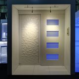 Der Eingang erkennt die Bewohner mit einer Gesichtserkennungssoftware.