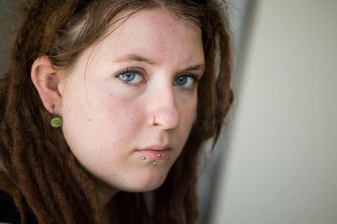 Anna Kunze hat den Stimmen in ihrem Kopf Namen gegeben: Sie heißen Eva und Demian. Die 22-Jährige ist schizophren.