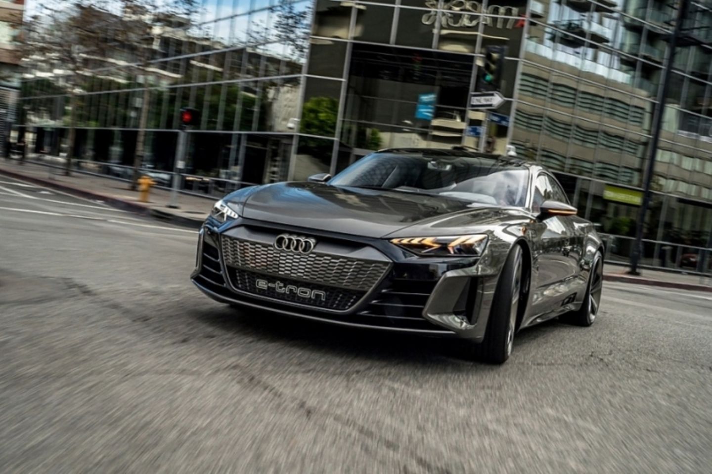 Autos, wie der Audi E-Tron GT helfen beim Verringern der CO2-Emissionen Autos, wie der Audi E-Tron GT helfen beim Verringern der CO2-Emissionen