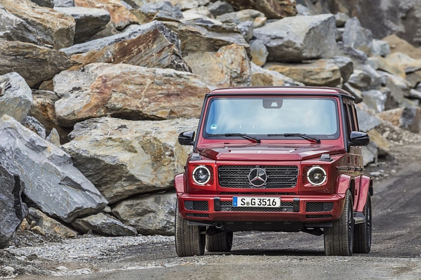 Mercedes G 350d - die LED-Lichter vorne wirken etwas zu lieblich