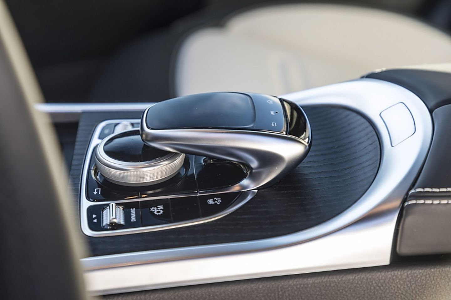 Mercedes G 350d - der Touchcontroller kann nicht überzeugen