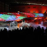 Das Ereignis fand in einem Hangar des Billigfliegers Easyjet statt und wurde von Mitarbeitern des Flughafens organisiert.