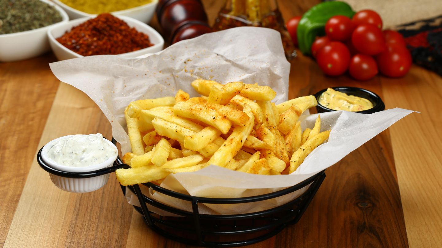 So sollen Pommes aussehen, leider klappt das mit Heißluftfritteusen meist nicht.