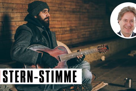 Straßenmusiker mit Gitarre (Symbolbild)