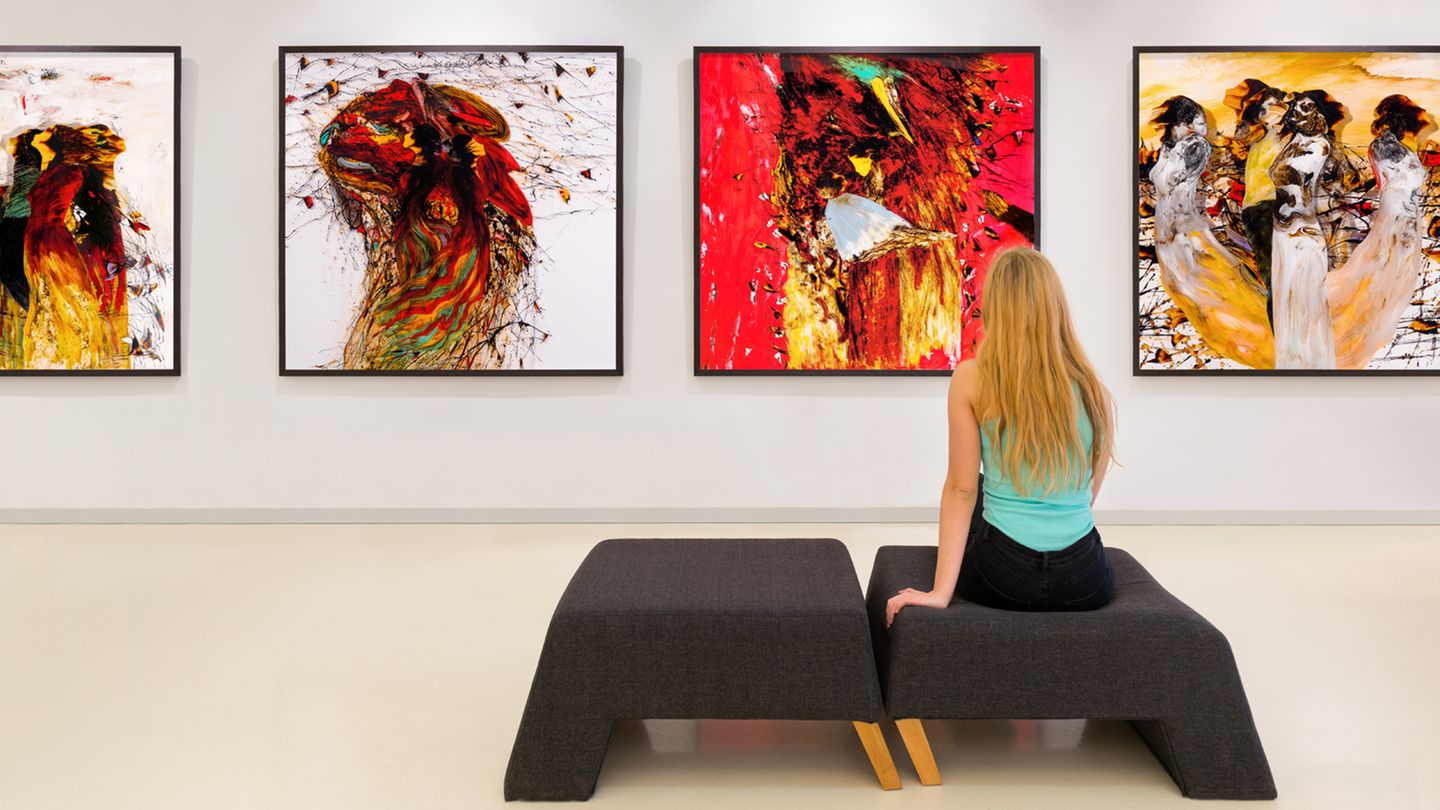 3. Soll ich Geld in Kunst, Wein oder Bitcoin anlegen?  Nur wenn Sie Geld übrig haben und zocken wollen. Und auch dann gilt: Vorsicht. Diese Anlagen schwanken sehr stark, der Ertrag ist selten hoch. Laut dem "Credit Suisse Global Investment Returns Yearbook" – einem Lexikon der Geldanlage – erzielten Anleger mit Kunst zwischen 1900 und 2018 nicht mal zwei Prozent Rendite pro Jahr, zwischen 1930 und 1960 machten sie durchgehend Verlust.