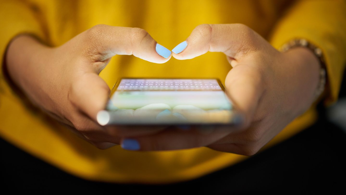 Frau matcht auf Tinder mit Dieb und dem Opfer