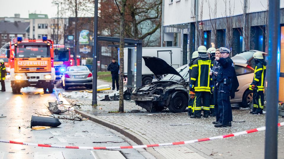 nachrichten deutschland - unfall bushaltestelle