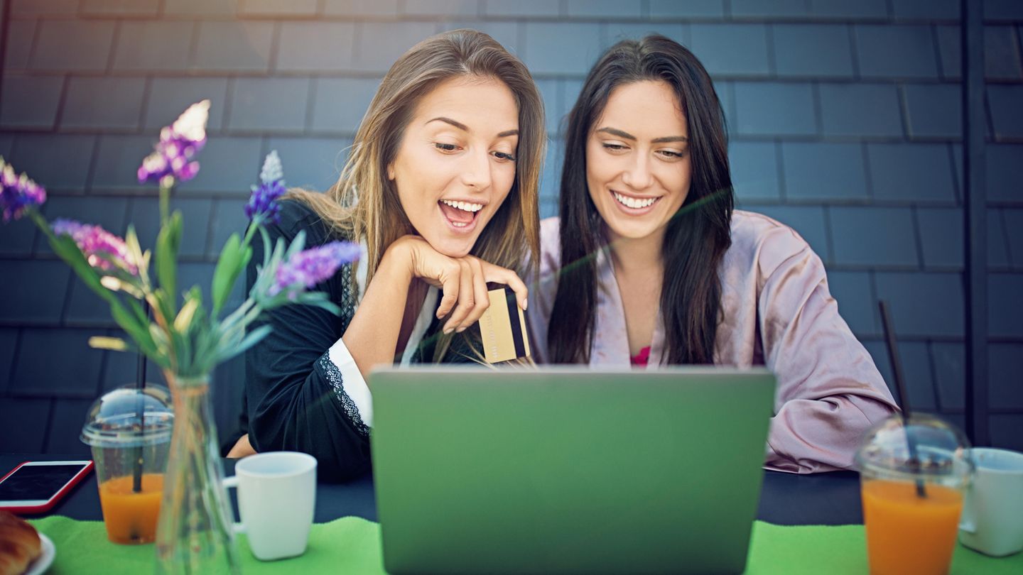 Beim Online-Shopping kann man schon durch den richtigen Zeitpunkt jede Menge Geld sparen