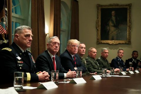 Jim Mattis (2.v.l) ist als Verteidigungsminister zurückgetreten