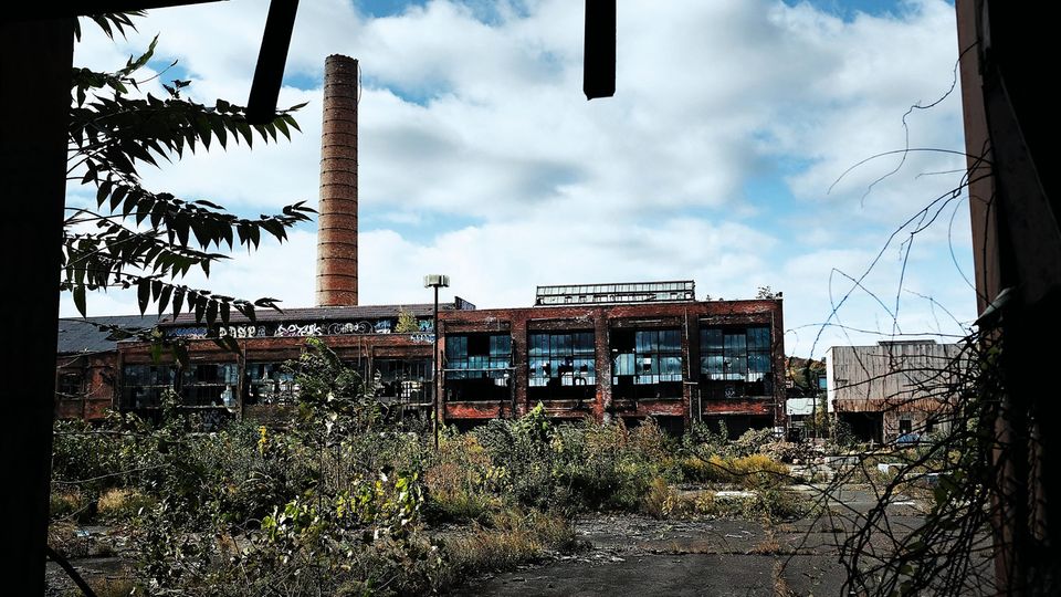 Eine ehemalige Fabrik in Waterbury im US-Bundesstaat Connecticut. Die Stadt kämpft wie viele Orte im sogenannten Rustbelt mit dem Niedergang der Schwerindustrie – auch weil Stahl in Asien viel günstiger angeboten wird.