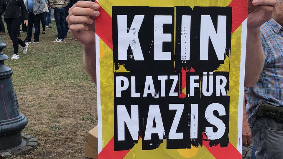 USA: Studentin muss Anti-Nazi-Plakat entfernen, da es Nazis ausgrenze