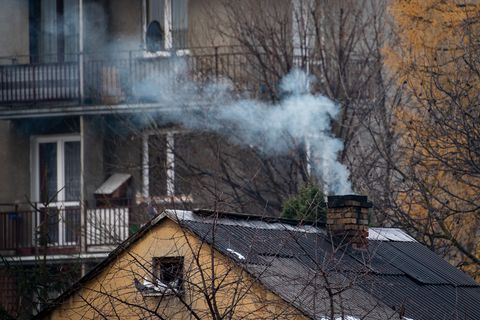 Österreich - 14-Jähriger will "Weihnachtsmann spielen" und bleibt in Kamin stecken