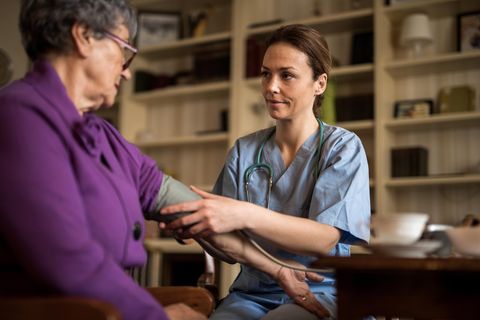 Newcross Healthcare bestraft kranke Mitarbeiter (Symbolfoto).
