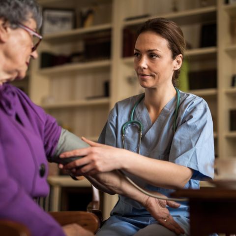 Newcross Healthcare bestraft kranke Mitarbeiter (Symbolfoto).