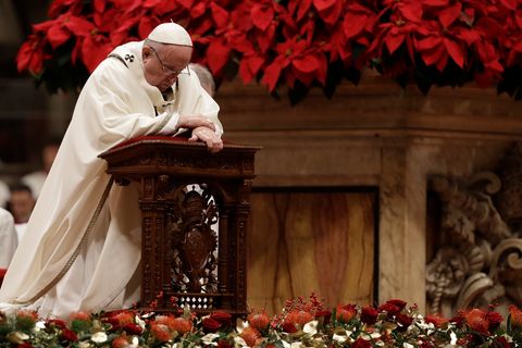Papst Franziskus bei seiner Heiligabend-Messe, am Weihnachtstag überbrachte er zudem beim Urbi et Orbi den Weihnachtssegen