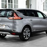 Die Heckklappe schwingt weit auf