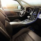 Der aktuelle Renault Espace kommt geduckter her, als der Vorgänger, deswegen sind die Platzverhältnisse nicht so opulent