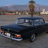 Mercedes 230 der Baureihe W 110 - die kleine Heckflosse