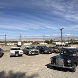 Mercedes 230 der Baureihe W 110 - trifft auf seine amerikanischen Brüder