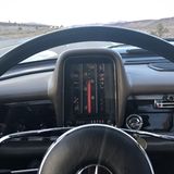 Mercedes 230 der Baureihe W 110 - spärlich instrumentiert