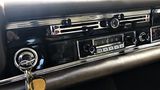 Mercedes 230 der Baureihe W 110 - ein Mittelwellenradio für mäßigen Klang