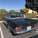 Mercedes 230 der Baureihe W 110 - 4,73 Meter lang