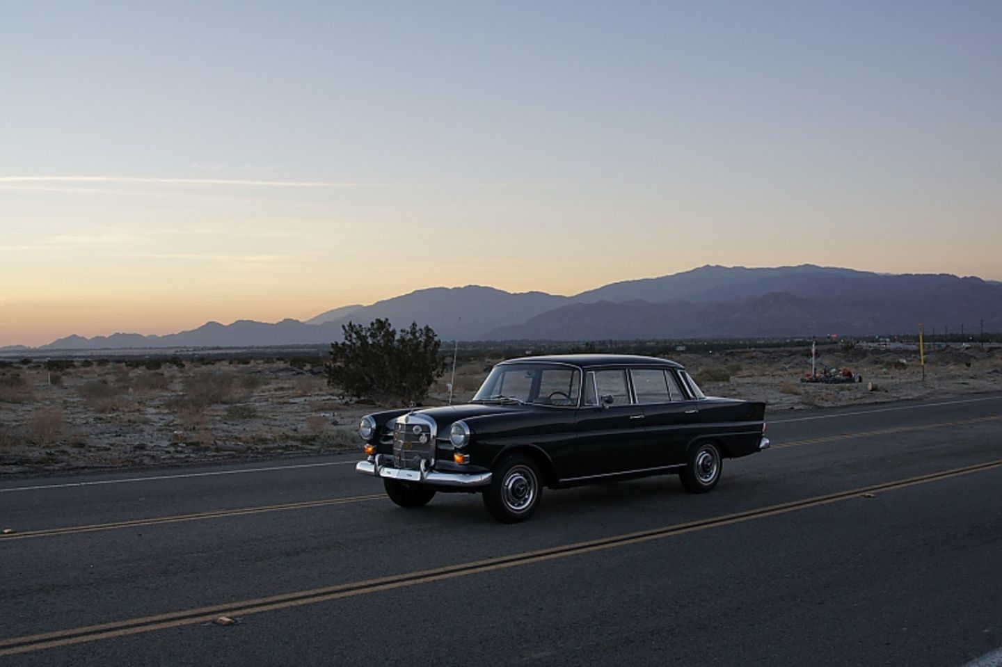 Mercedes 230 der Baureihe W 110 - rund um Palm Springs