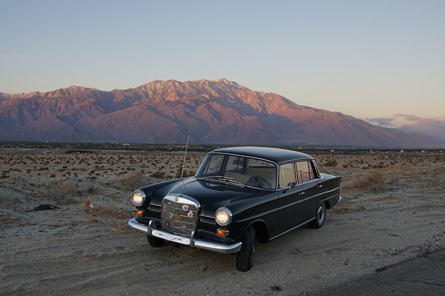 Mercedes 230 der Baureihe W 110