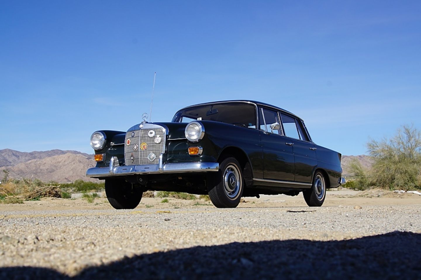 Mercedes 230 der Baureihe W 110